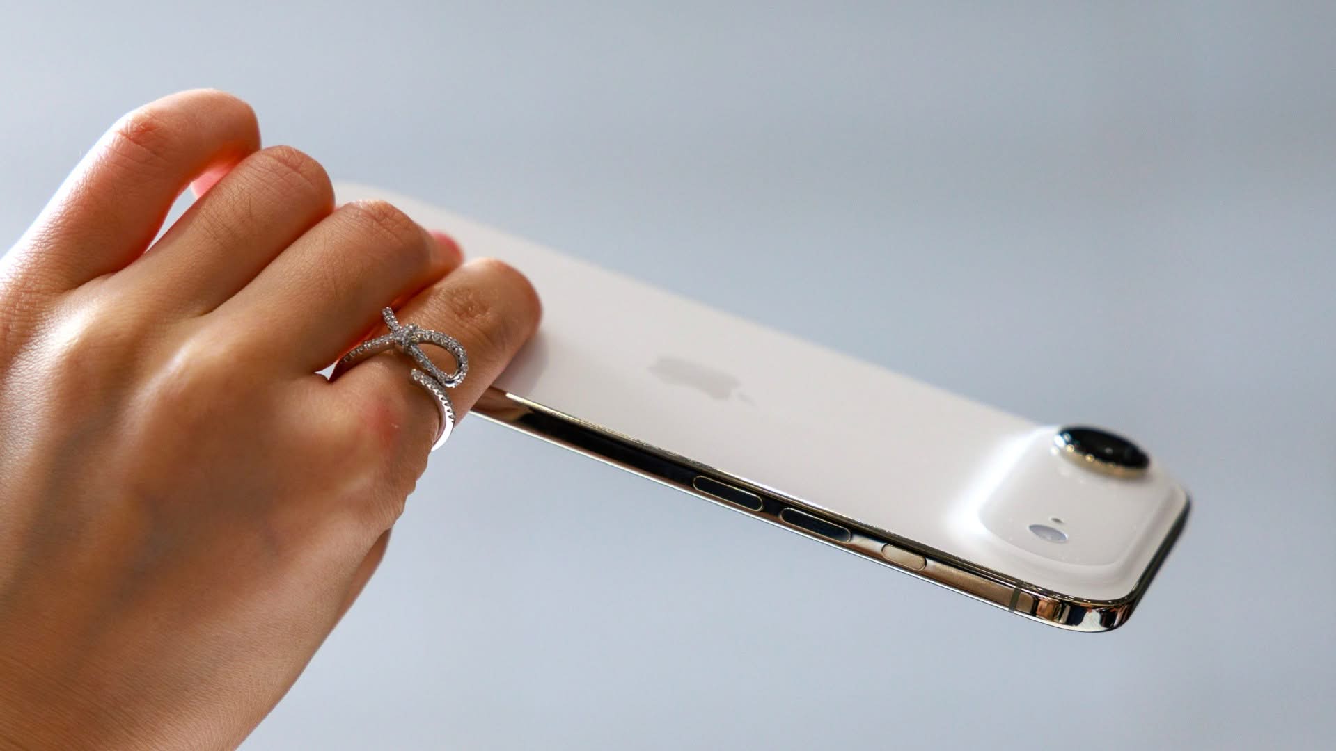 iPhone Air 超薄設計意外更易維修　擊敗 Galaxy S25 Edge 成為新標竿