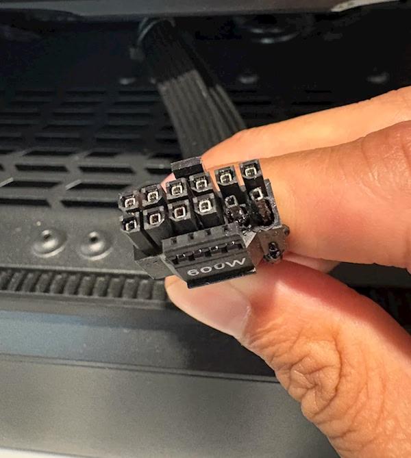 【警告】48 小時燒四張 RTX 5090 16 針接口再爆重大隱患