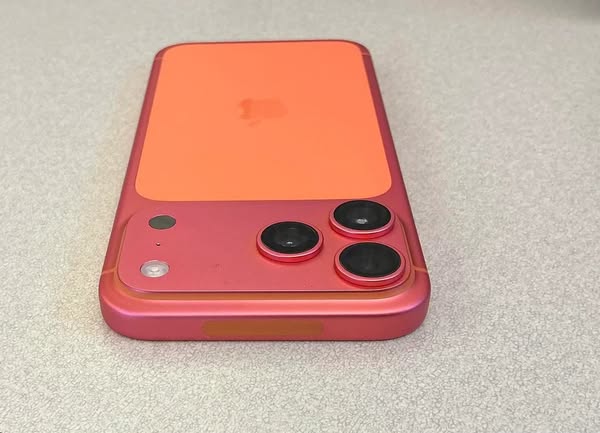 iPhone 17 Pro陽光暴曬致褪色 宇宙橙變玫瑰金