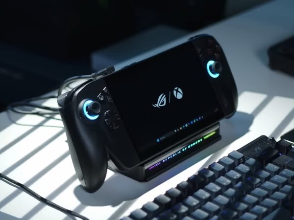 Asus ROG Xbox Ally X 手提遊戲機展示圖，據消息指首批出貨量極為有限。