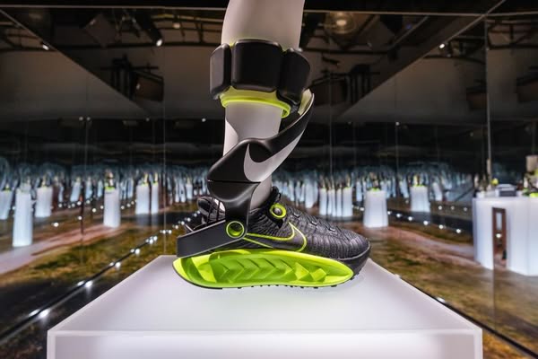Nike 發表 Project Amplify 電動鞋　讓跑步與步行更輕鬆