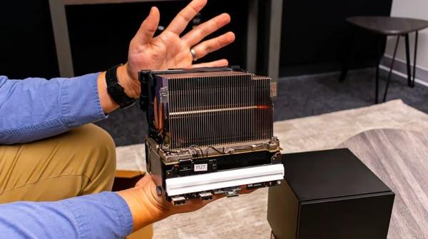 Steam Machine上手評測曝光 《電馭叛客2077》運行流暢 《沉默之丘F》需取捨畫質 Steam Machine上手評測曝光 《電馭叛客2077》運行流暢 《沉默之丘F》需取捨畫質