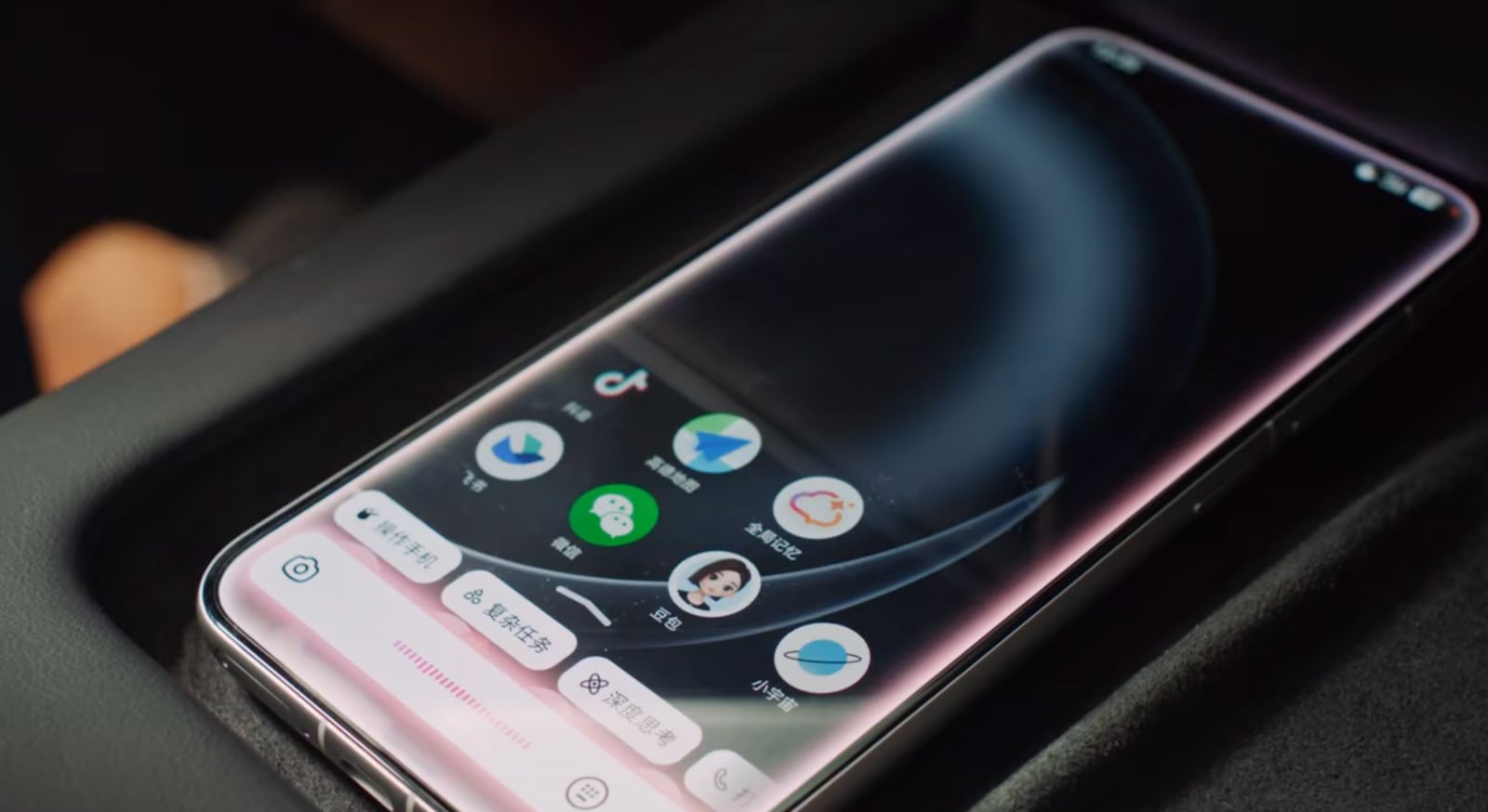 AI 手機新玩法驚呆手遊玩家　豆包可代跑《絕區零》每日任務惹熱議