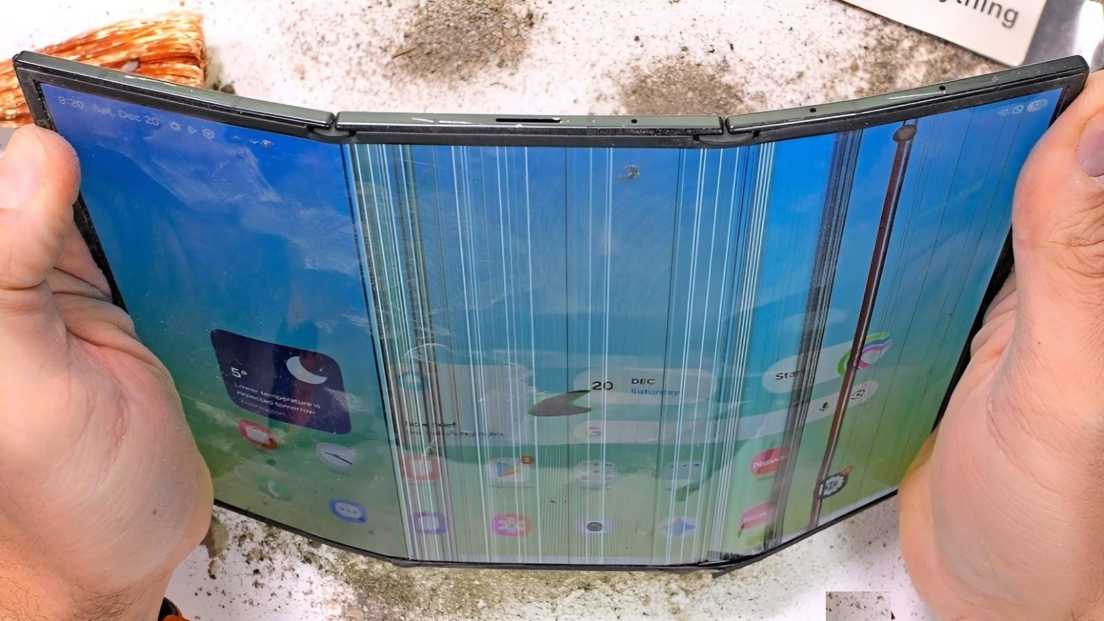 僅 3.9mm 厚度惹禍 Samsung 三摺疊手機耐用度惹爭議