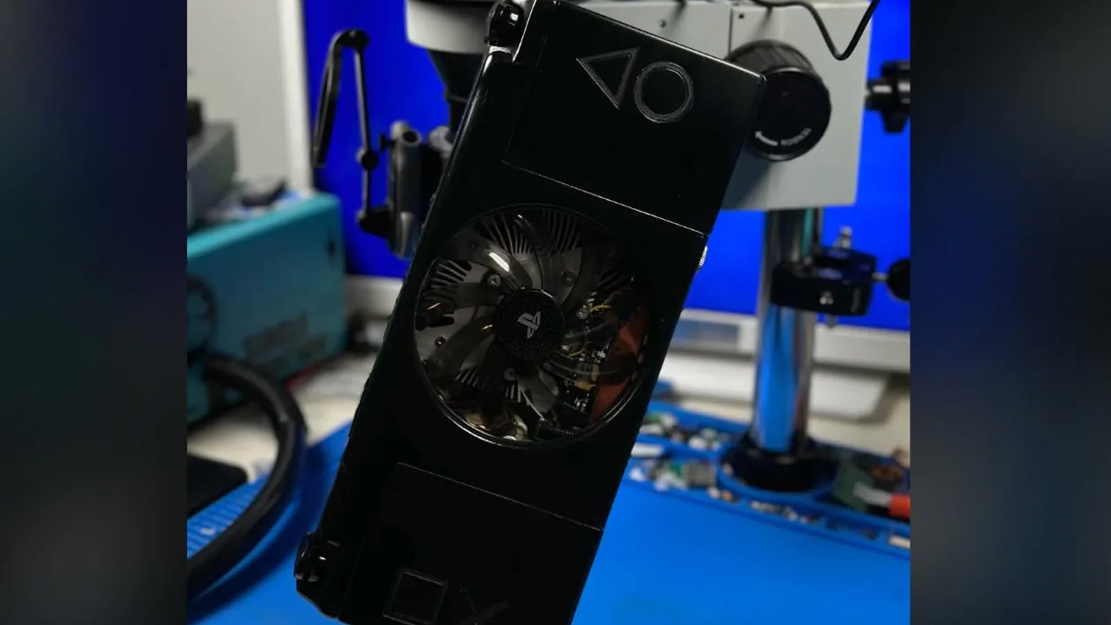 玩家自製 PS4 Slim 手提機曝光　7 吋 OLED＋3 小時續航震撼社群