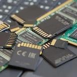 ADATA 高層預警 DRAM 短缺延續十年 AI 帶動記憶體價格難回落